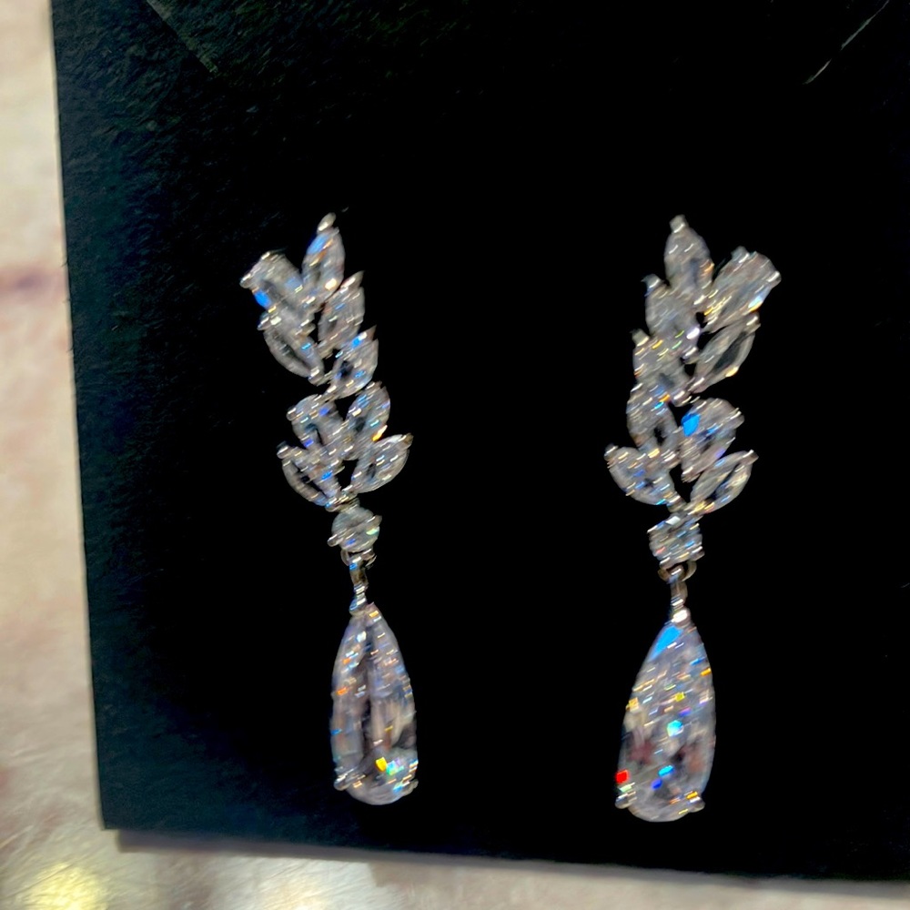 Prom, Wedding or Party Earrings That Sparkle! Gorgeous!
